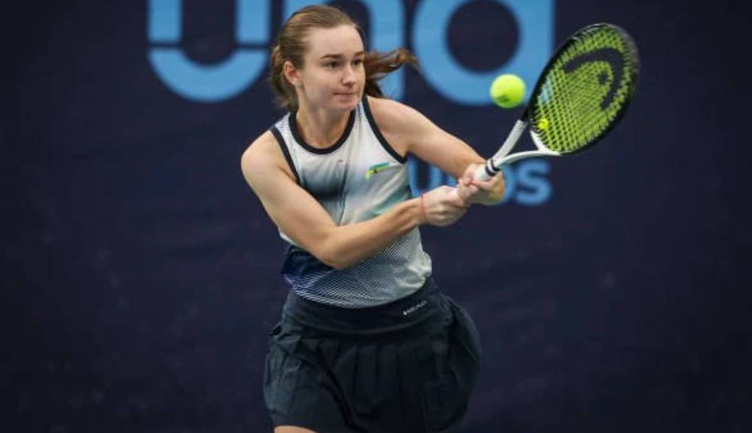 Дарья Снигур обыграла Мону Бартель в полуфинале ITF W75 в Глазго и вышла в финал турнира со счетом 2:6, 6:4, 6:4.