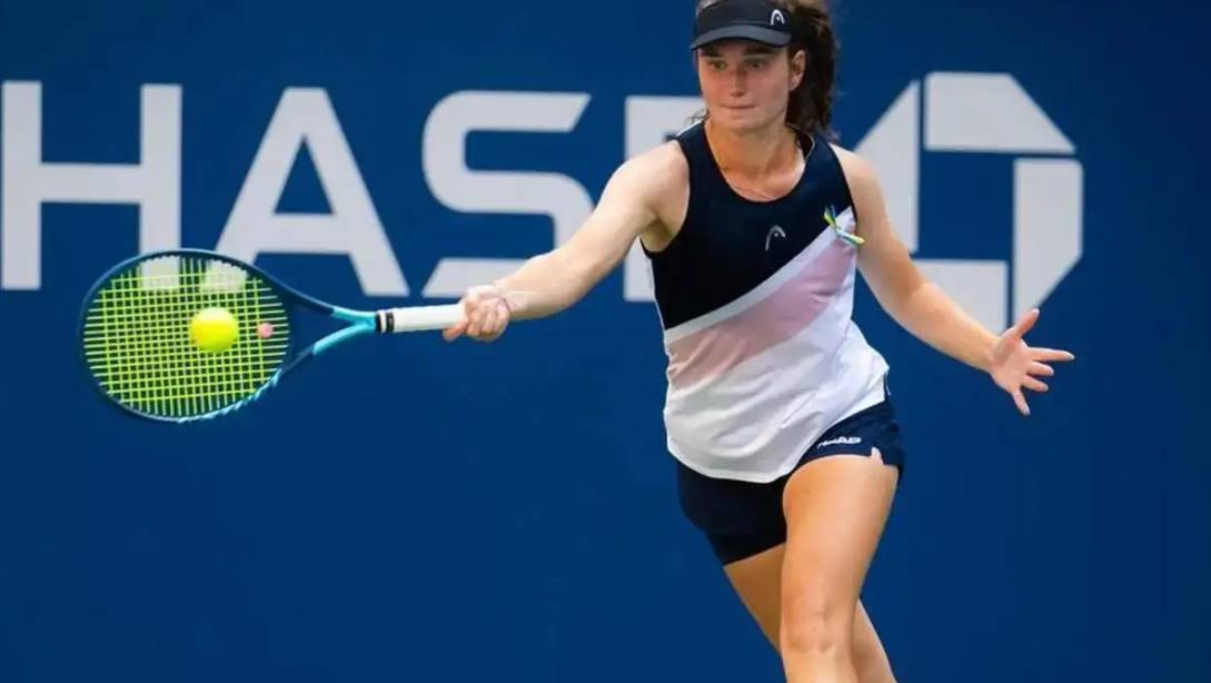 Дарья Снигур вышла в четвертьфинал ITF W75 в Фуджейре, победив Оливию Гадецки со счетом 6:2, 2:6, 6:2.