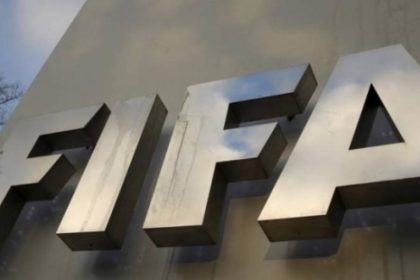 ФИФА изменит предматчевые церемонии на ЧМ-2026: игроки, судьи и участники заявок будут стоять у центрального круга во время гимнов.
