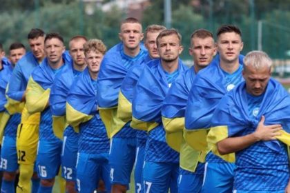 Футболиста сумской «Виктории» Андрея Дедяева доставили в ТЦК во время отпуска в Каменском. Дальнейшая судьба игрока остается неизвестной.
