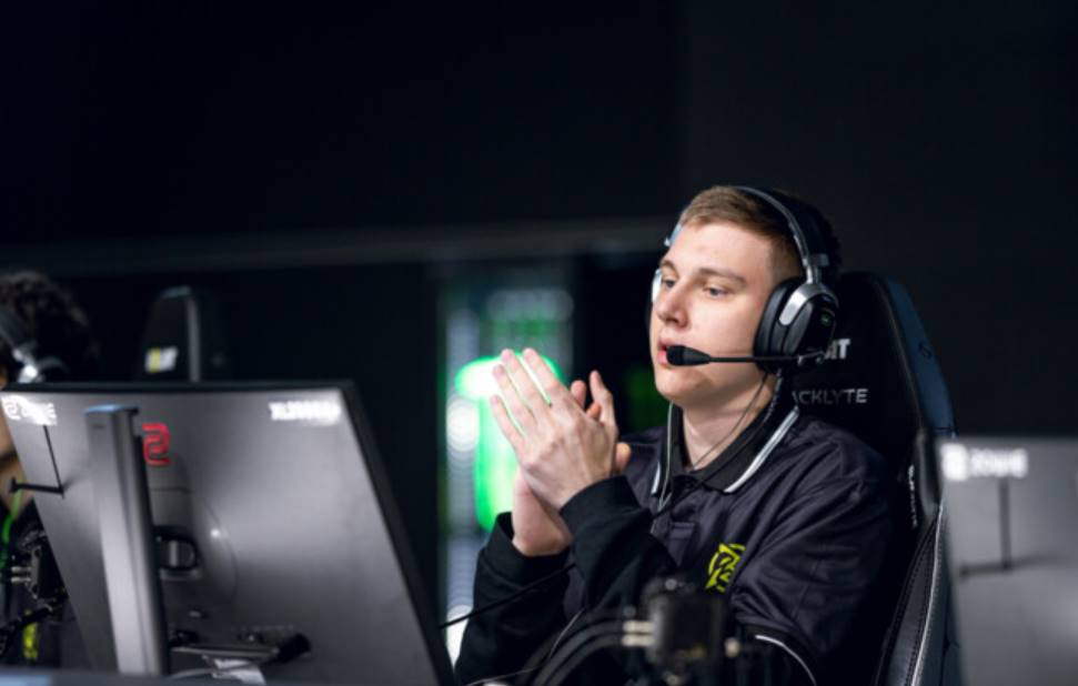 fnatic вылетели из DraculaN Season 4 и потеряли шансы на IEM Krakow. NiP с r1nkle близки к инвайту и решат судьбу слота в полуфинале.