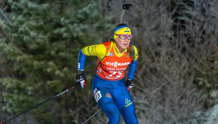 Анастасия Меркушина выиграла индивидуальную гонку на чемпионате Европы-2026 по биатлону, закрыв все мишени и завоевав золото для Украины.