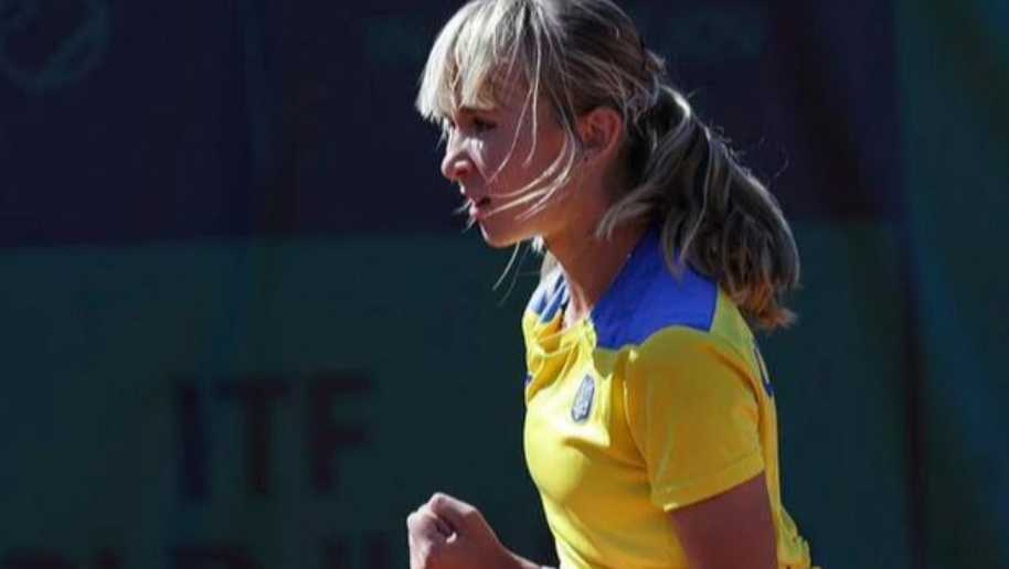 14-летняя София Белинская вышла в третий раунд юниорского Australian Open, победив румынку Бурческу со счетом 6:0, 6:4.