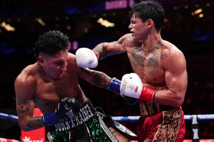Райан Гарсия победил Марио Барриоса и стал новым чемпионом мира WBC в полусреднем весе, одержав 25-ю победу в карьере.
