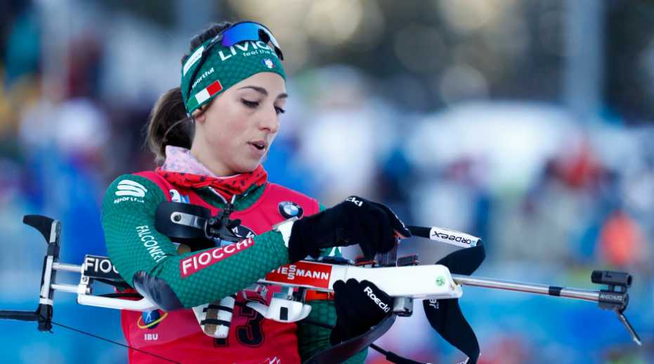 Лиза Виттози завоевала первую золотую медаль Олимпийских игр 2026 в женской гонке преследования. Серебро у Киркёйде, бронза — у Минккинен.