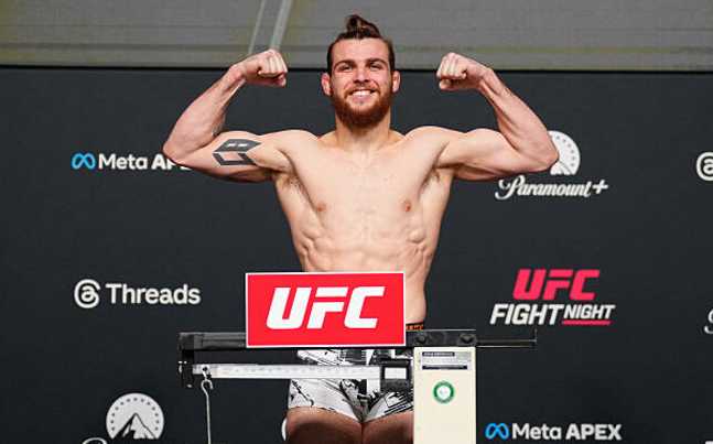 Даниил Донченко победил Алекса Мороно на UFC Fight Night 266 в Лас-Вегасе, контролируя бой и выиграв единогласным решением судей.