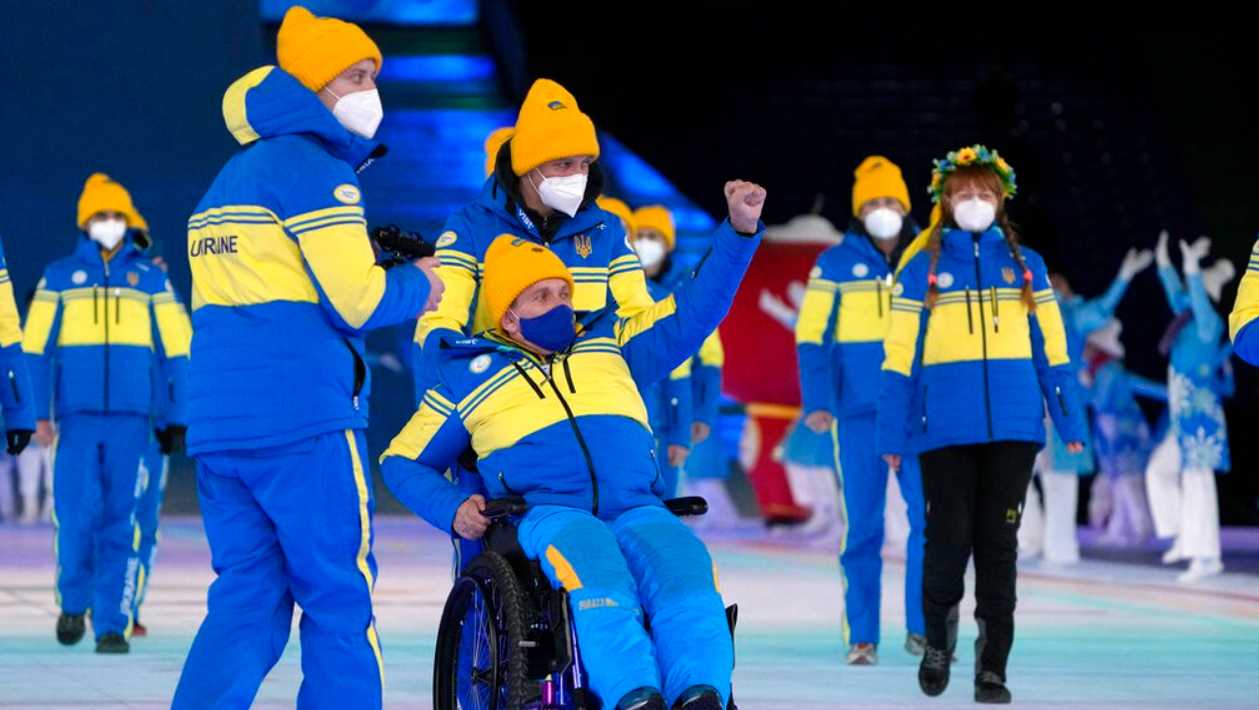 Украина бойкотирует церемонию открытия Паралимпиады-2026 из-за участия российских и белорусских спортсменов под национальными флагами.