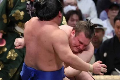 Украинцы Аонисики и Сиси победили в пятый день Haru Basho 2026 в Осаке. Явгусишин одолел Фудзинокаву, Соколовский — Токихаяте.