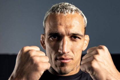 Чарльз Оливейра уверенно победил Макса Холлоуэя на UFC 326 в Лас-Вегасе и завоевал титул BMF, выиграв бой единогласным решением судей.