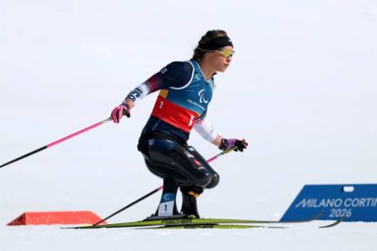 Оксана Мастерс выиграла второе золото Паралимпиады-2026 в Милане-Кортине, став чемпионкой лыжного спринта в классе сидя среди женщин.