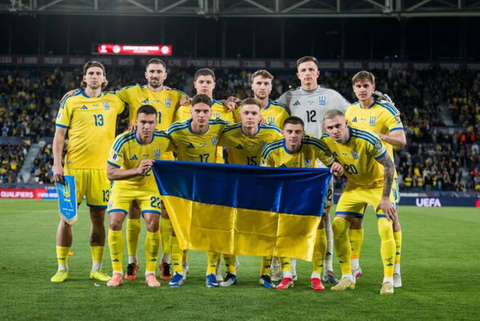Александр Алиев резко раскритиковал сборную Украины после поражения от Швеции, заявив об отсутствии лидера, слабой игре и грубых ошибках.