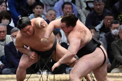 Украинцы Аонишики и Шиши начали Haru Basho 2026 с побед, а главной сенсацией первого дня стало поражение ёкодзуны Оносато в Осаке.