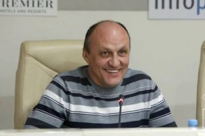 Минмолодежьспорта Украины лишило Вячеслава и Ирину Лаврухиных звания «Заслуженный тренер Украины» после их переезда в Беларусь.