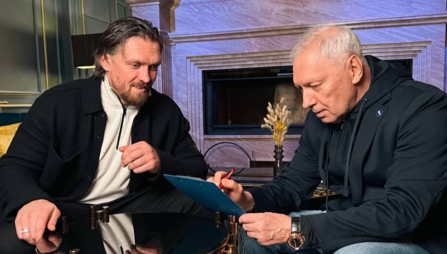 Александр Усик стал первым вице-президентом житомирского «Полесья». Клуб подписал контракт с боксером, который ранее провел два матча за команду.