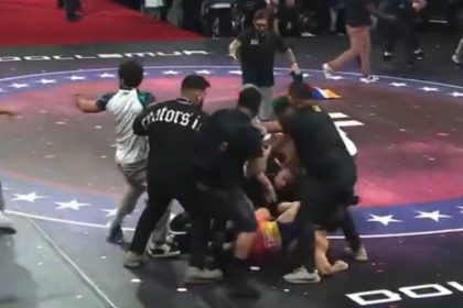 Российский боец UFC Арман Царукян устроил массовую драку после борцовского поединка в США. Потасовку с участием более 10 человек разнимала охрана.
