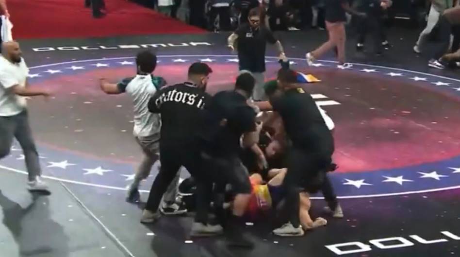 Российский боец UFC Арман Царукян устроил массовую драку после борцовского поединка в США. Потасовку с участием более 10 человек разнимала охрана.