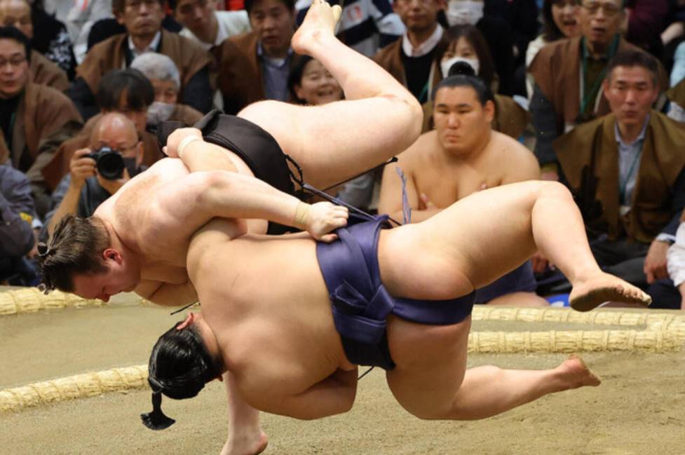 Десятый день Haru Basho-2026: Аонишики одержал шестую победу, Шиши проиграл, а круг претендентов на юсё после 10 туров стал еще уже.