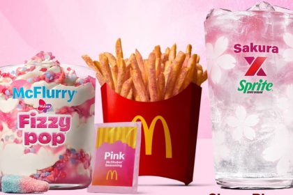 McDonald’s выпустил в Швеции розовую серию из трех новинок, однако в Украине Cherry Blossom Sprite, Pink McShaker Fries и Fizzy Pop McFlurry пока не анонсированы.