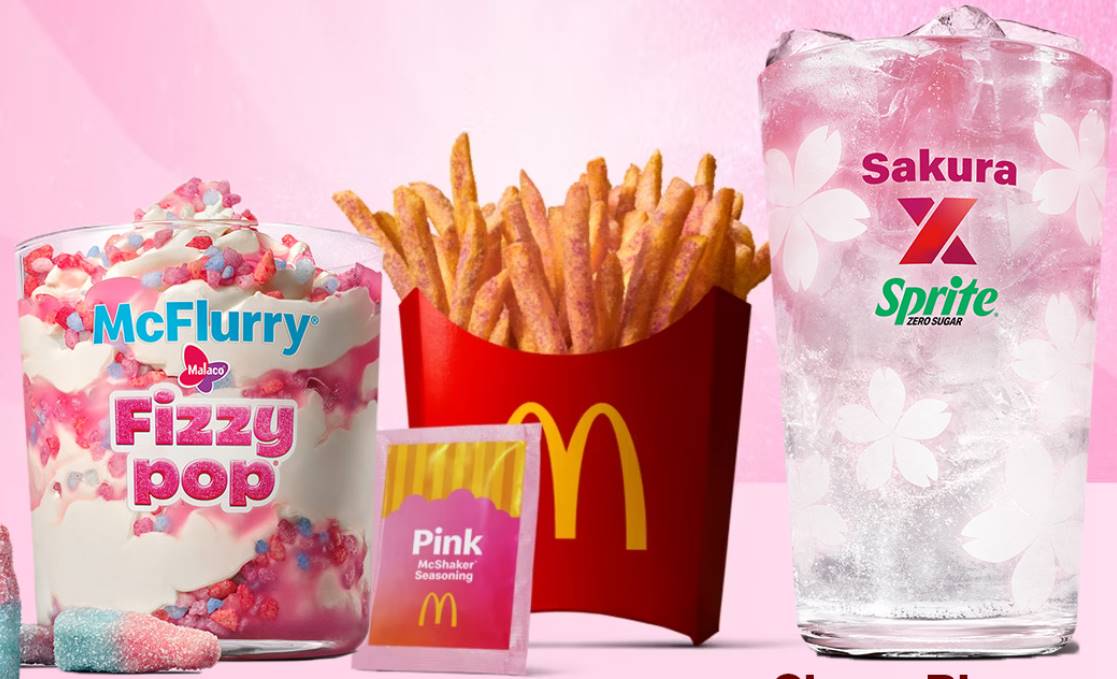 McDonald’s выпустил в Швеции розовую серию из трех новинок, однако в Украине Cherry Blossom Sprite, Pink McShaker Fries и Fizzy Pop McFlurry пока не анонсированы.