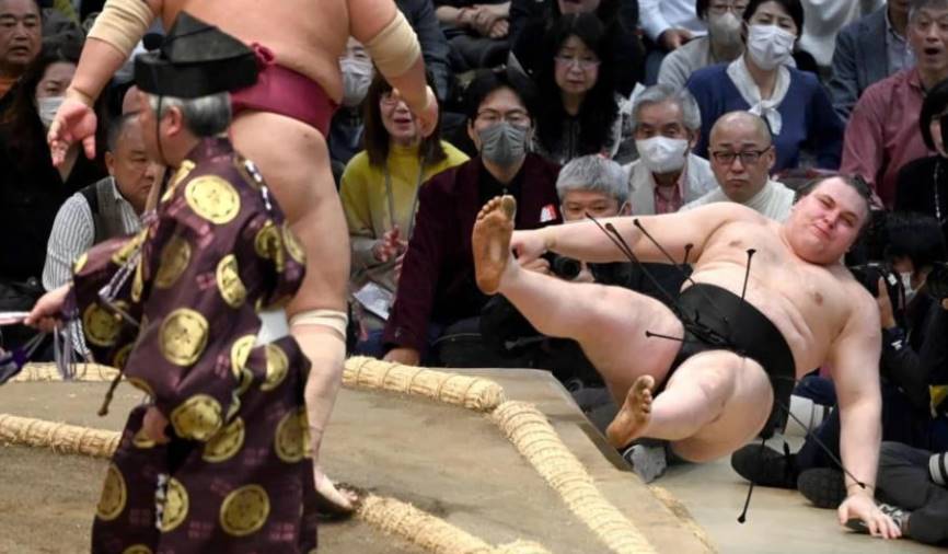 Haru Basho 2026 выходит на финиш: Аонисики проиграл Даиэйсё, Сиси победил Осёму, Кирисима одолел Хосёрю, а Оносато снялся из-за травмы.