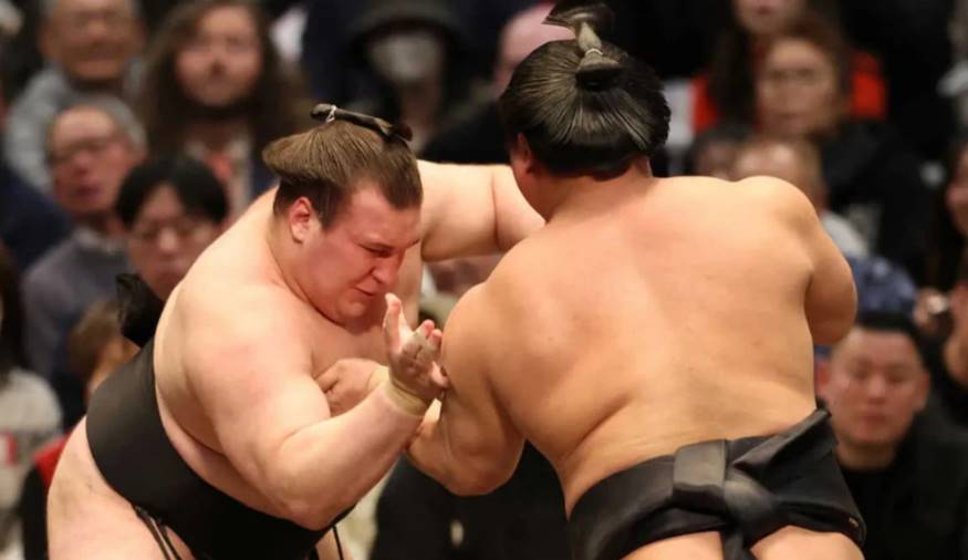 На турнире Haru Basho 2026 в Осаке оба украинских сумоиста потерпели поражения: Аонишики уступил Йошинофудзи, Шиши — Асакорю.