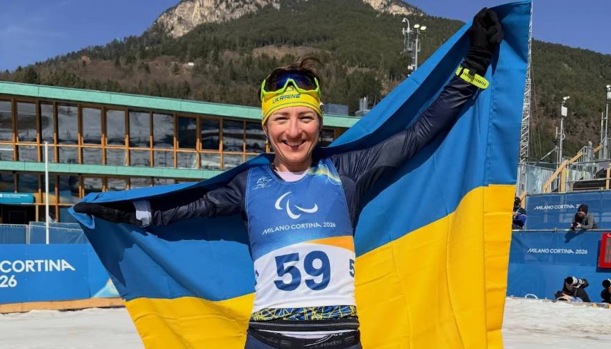 Украинской парабиатлонистке Александре Кононовой сделали замечание на Паралимпиаде-2026 из-за сережек с надписью Stop War после спринта.