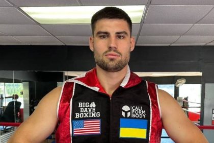 Украинский супертяжеловес Андрей Новицкий нокаутировал Александера Флореса в четвертом раунде и защитил титул WBC International в Калифорнии.