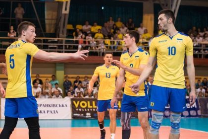 Юрий Семенюк останется капитаном сборной Украины по волейболу в 2026 году, несмотря на возвращение Олега Плотницкого в национальную команду.