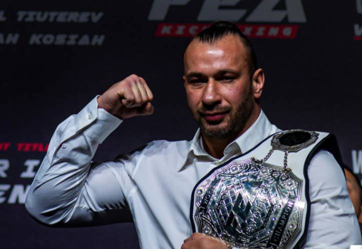 Александр Усик пригласил в тренировочный лагерь многократного чемпиона мира по кикбоксингу Павла Журавлёва перед боем с Рико Верховеном 23 мая в Гизе.