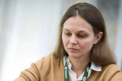 Анна Музычук победила Екатерину Лагно в четвертом туре турнира претенденток, вышла в лидеры таблицы и 3 апреля сыграет против Горячкиной.