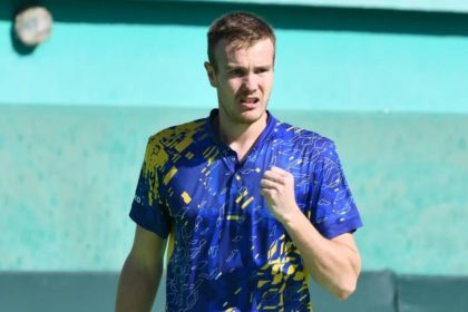 Виталий Сачко впервые выиграл матч в квалификации Ролан Гаррос, обыграл Джека Пиннингтона Джонса и вышел в полуфинал отбора.