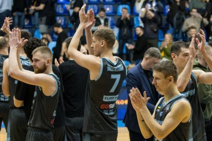 «Днепр» обыграл «Киев-Баскет» во втором матче финала Суперлиги и в третий раз подряд стал чемпионом Украины по баскетболу.