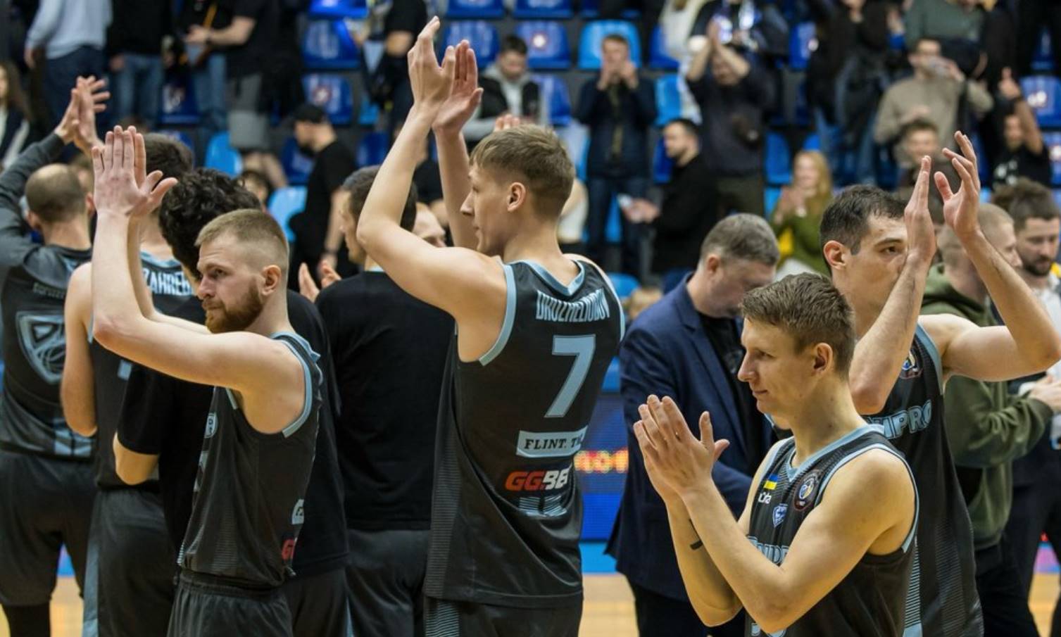«Днепр» обыграл «Киев-Баскет» во втором матче финала Суперлиги и в третий раз подряд стал чемпионом Украины по баскетболу.