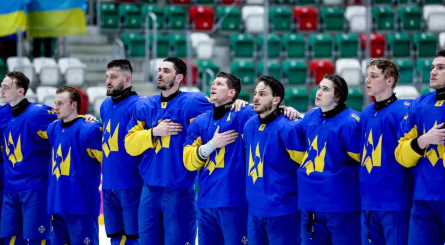 Украина вышла в элитный дивизион чемпионата мира по хоккею впервые с 2007 года после победы над Японией и ничьей Польши с Литвой в дивизионе IA