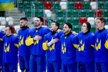 Украина вышла в элитный дивизион чемпионата мира по хоккею впервые с 2007 года после победы над Японией и ничьей Польши с Литвой в дивизионе IA