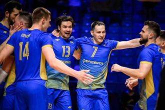 Украина обыграла Италию 3:0 в Лиге наций-2026. Узнайте счет по сетам, лучших игроков матча и почему эта победа стала исторической. Читайте детали.