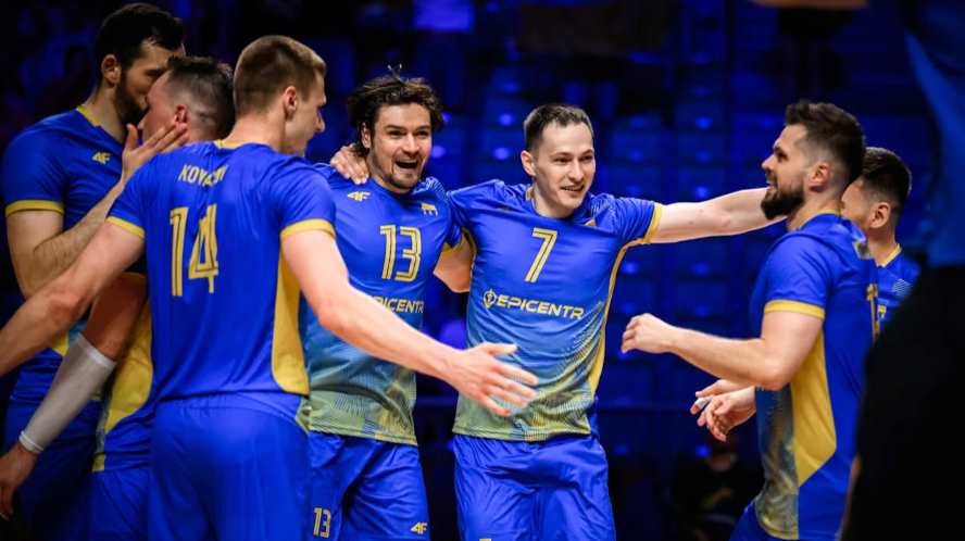 Украина обыграла Италию 3:0 в Лиге наций-2026. Узнайте счет по сетам, лучших игроков матча и почему эта победа стала исторической. Читайте детали.