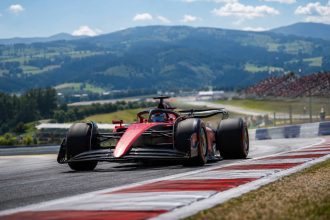 Гран-при Австрии F1 2026: расписание этапа, особенности Red Bull Ring, жара, Heat Hazard и прогноз стратегии. Узнайте детали уик-энда, шин, трассы и борьбы команд.