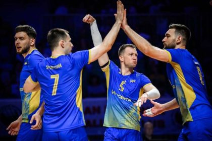 Сборная Украины поднялась на 12-е место в рейтинге FIVB после побед над Бразилией, Италией и Канадой в Лиге наций-2026. Узнайте детали.