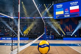 Сборная Украины назвала 14 волейболистов на исторический четвертьфинал Лиги наций-2026 против Польши. Узнайте полный состав команды и изменения.