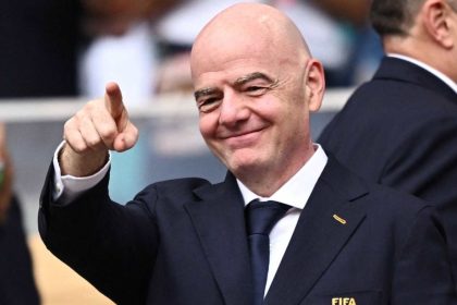 Джанни Инфантино сохранил пост главы ФИФА после кризисного заседания в Рабате. Что решили по проекту FFE и проверке — читайте детали.