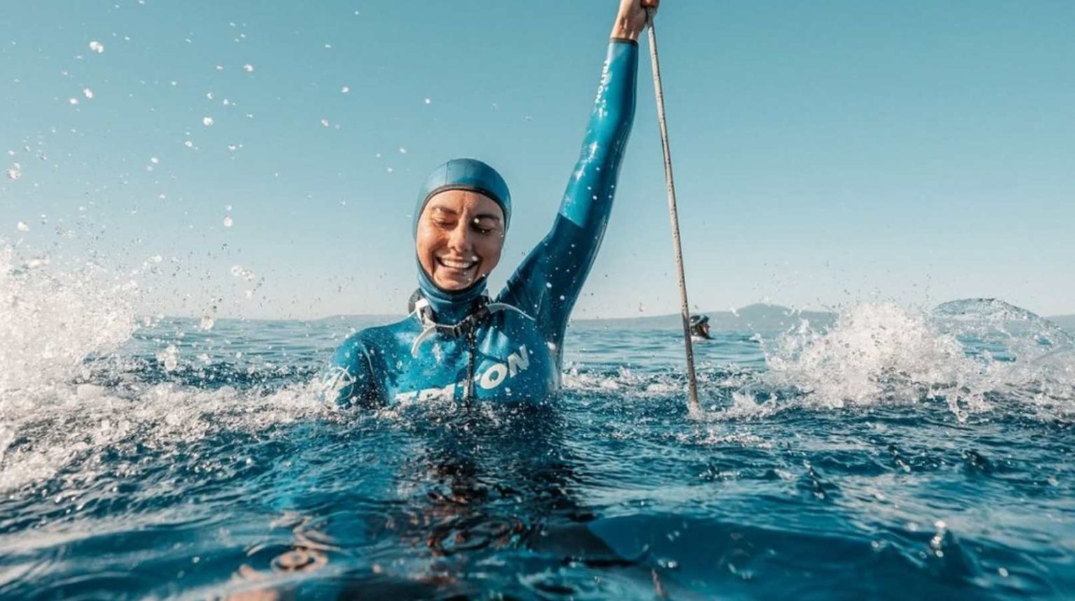 Екатерина Садурская выиграла золото ЧМ-2026 CMAS по фридайвингу, погрузившись на 108 метров. Узнайте результаты украинок и детали турнира.