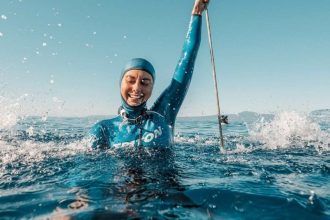 Екатерина Садурская выиграла золото ЧМ-2026 CMAS по фридайвингу, погрузившись на 108 метров. Узнайте результаты украинок и детали турнира.