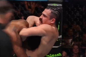 Бывший заместитель шерифа Луис Эрнандес дебютировал в UFC и задушил Седрика Дюма всего за 57 секунд на турнире в Лас-Вегасе.