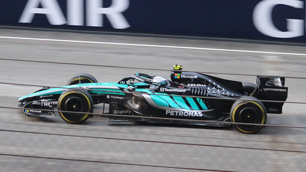 Болид Кими Антонелли Mercedes на Гран-при Бахрейна 4 октября 2026 года — архив