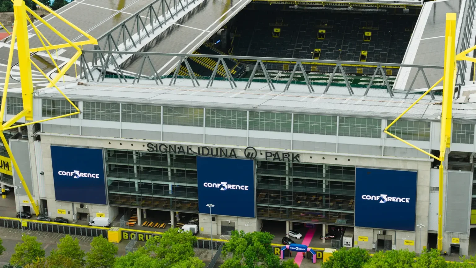 Signal Iduna Park в Дортмунде, архивный вид северного входа