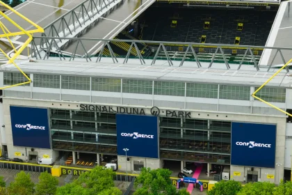 Signal Iduna Park в Дортмунде, архивный вид северного входа
