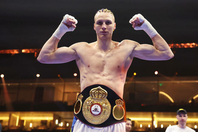 Бой отменен. Обладатель титулов WBA и IBF из Украины получил травму