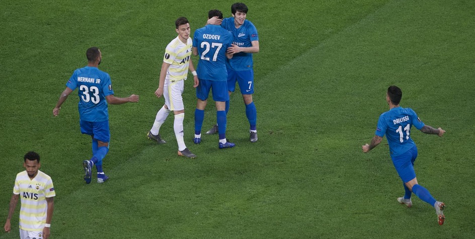 &laquo;Зенит&raquo; вышел в 1/8 финала Лиги Европы благодаря дублю Азмуна