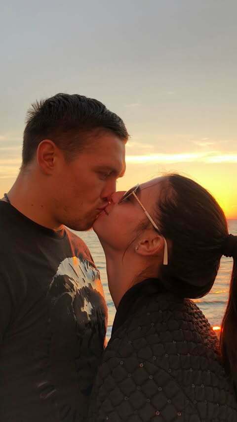 «З твоїм днем». Дружина Усика привітала боксера з 38-річчям «З твоїм днем». Дружина Усика привітала боксера з 38-річчям